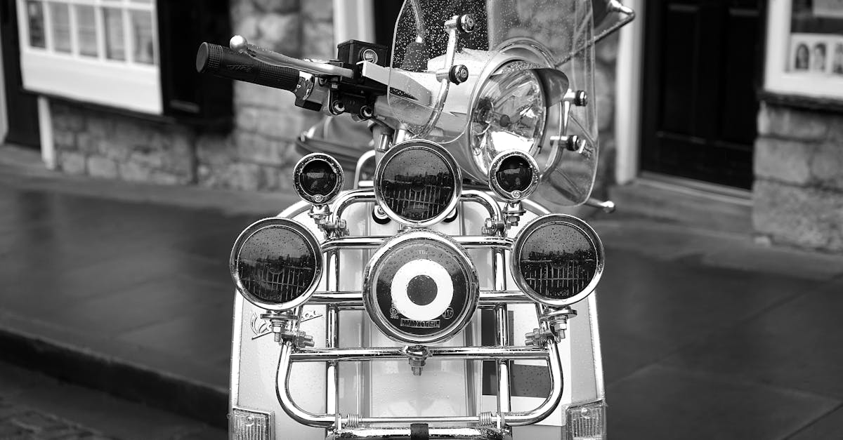 assurez votre moto vintage avec la meilleure assurance. obtenez une couverture complète pour votre moto classique et profitez de la tranquillité d'esprit lors de vos balades.