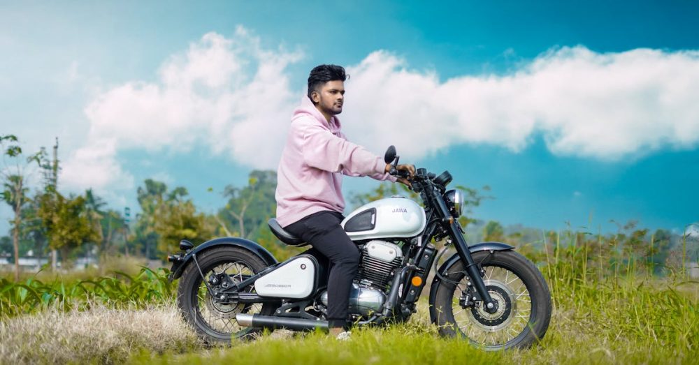découvrez notre assurance moto adaptée à vos besoins, avec des options personnalisables et des tarifs compétitifs. protégez votre véhicule et roulez l'esprit tranquille grâce à une couverture complète et un service client de qualité.