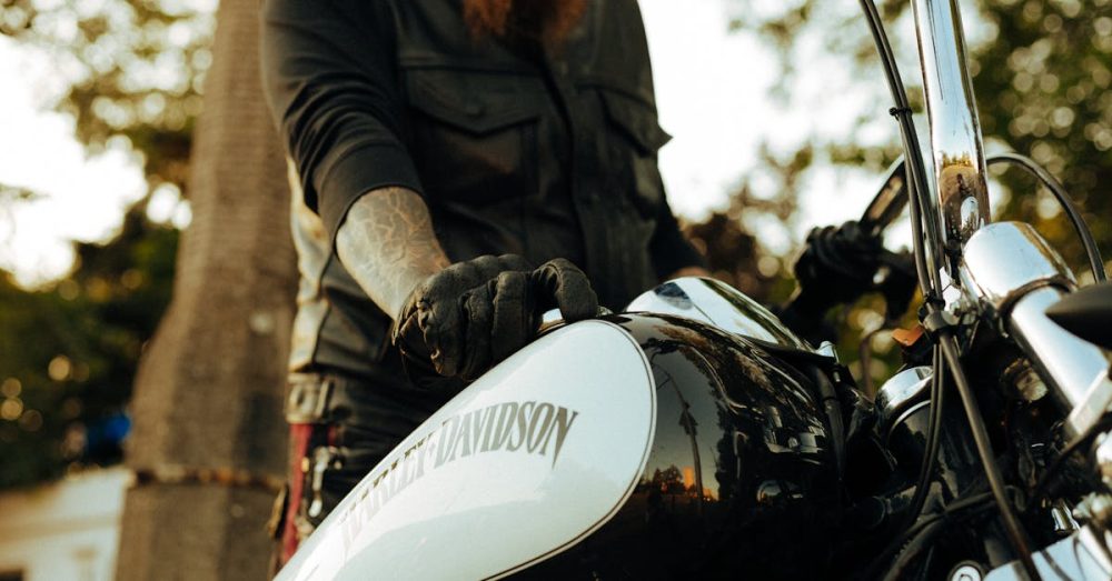 découvrez nos offres d'assurance moto adaptées à tous les types de motards. protégez votre véhicule avec des garanties complètes et profitez d'une couverture sur mesure pour rouler en toute sérénité.