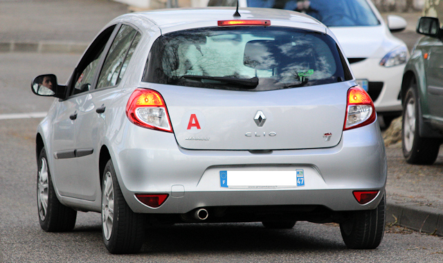 découvrez le coût de l'assurance pour les jeunes conducteurs et trouvez des conseils pour réduire vos primes. apprenez à naviguer dans les tarifs et les options disponibles pour bénéficier d'une couverture adaptée à votre budget.