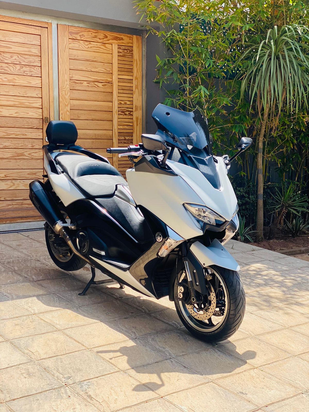 découvrez tout ce qu'il faut savoir sur le coût du tmax 530, le scooter haut de gamme alliant performance et confort. analyse des prix, des assurances et des coûts d'entretien pour un investissement éclairé.