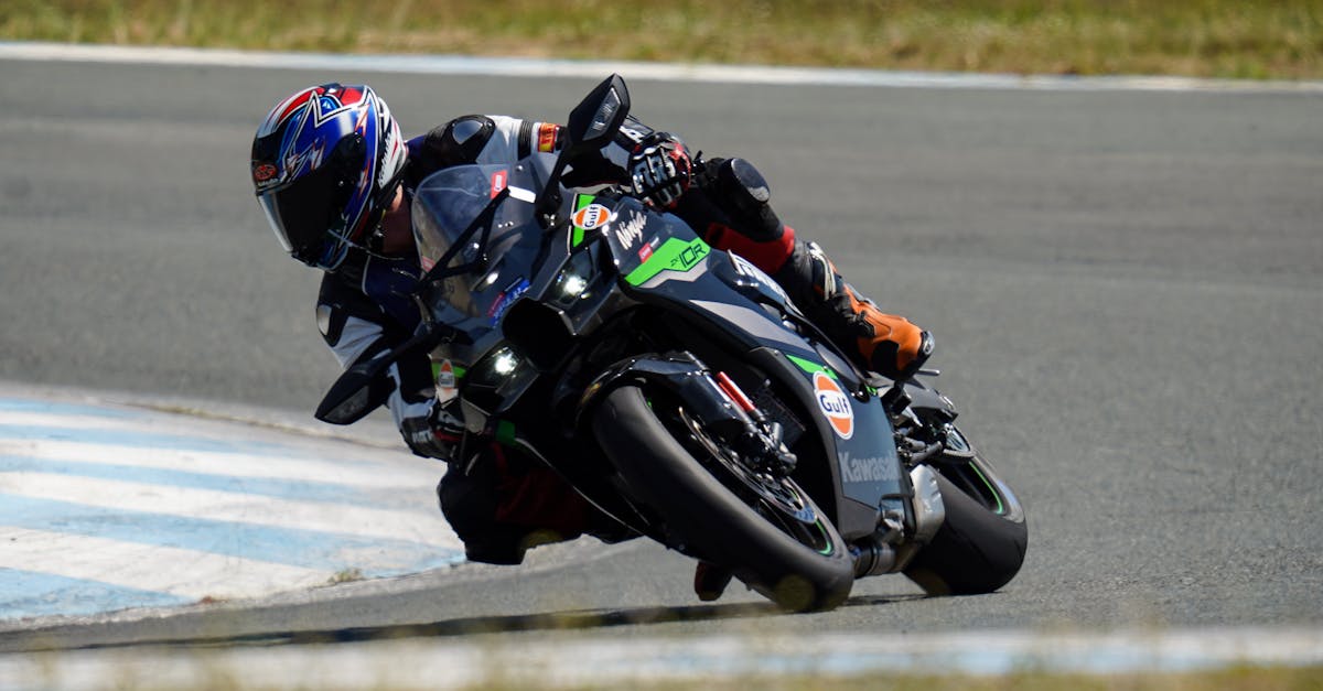 protégez votre moto avec notre assurance dédiée qui offre une couverture complète et des tarifs compétitifs. bénéficiez d'un service personnalisé et d'une assistance 24/7 pour un esprit tranquille sur la route.