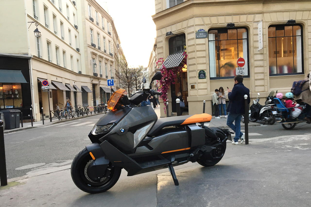 découvrez les tarifs des assurances pour scooter, comparez les offres et trouvez la solution idéale pour protéger votre deux-roues tout en respectant votre budget. profitez des conseils pour choisir la meilleure couverture adaptée à vos besoins.