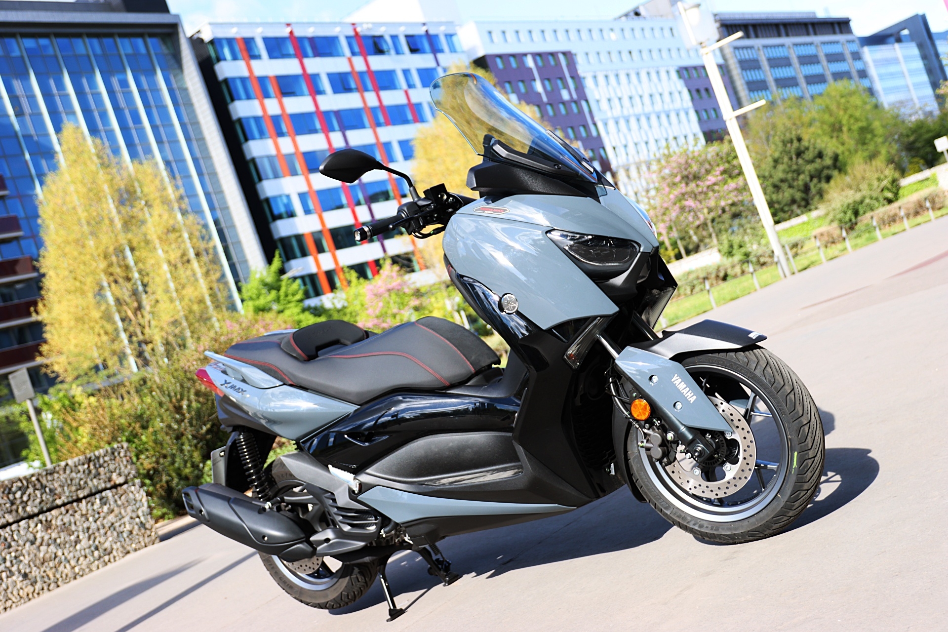 découvrez les meilleurs prix pour le tmax 125cc. comparez les offres et trouvez le scooter idéal qui allie performance et esthétique à des tarifs compétitifs. ne manquez pas l'opportunité de rouler avec style et confort.