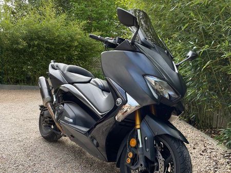 découvrez le tmax 2018 : ses prix attractifs et ses caractéristiques techniques avancées qui font de ce scooter un choix idéal pour les passionnés de deux-roues. informez-vous sur les atouts de ce modèle emblématique et trouvez le meilleur prix pour votre prochaine aventure urbaine!