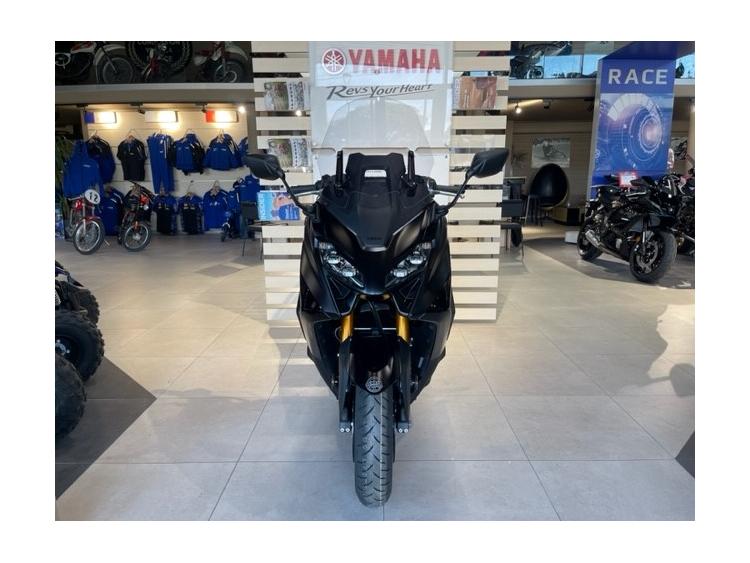 découvrez le tmax 2019 : ses performances impressionnantes, son design dynamique et son rapport qualité-prix inégalé. plongez dans les détails techniques et les prix de ce scooter emblématique.