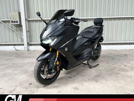 découvrez le prix de la tmax 560 en 2020. retrouvez toutes les informations sur ce scooter emblématique, ses caractéristiques, et les meilleures offres disponibles pour cet incontournable des routes.