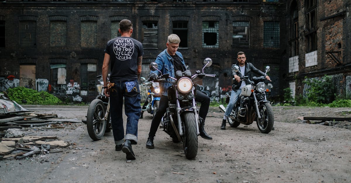 découvrez l'univers des motards : passion, liberté et aventure sur deux roues. guide des meilleures pratiques, équipements essentiels et conseils pour tous les amateurs de moto.