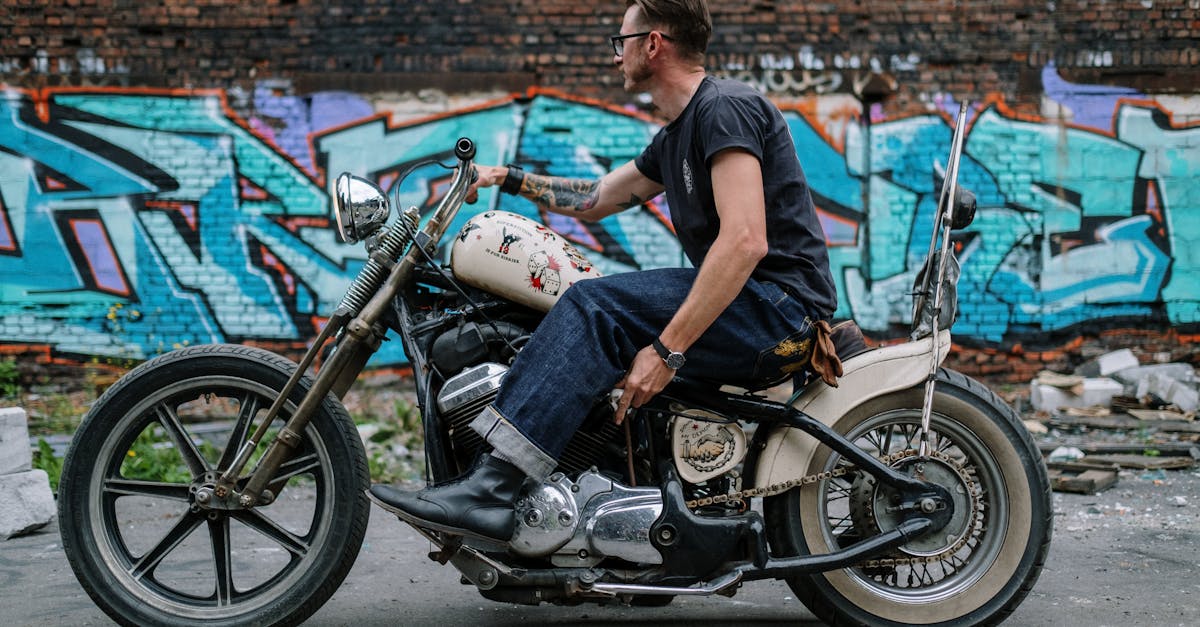 découvrez notre guide complet sur l'assurance motocyclette, où vous trouverez des conseils sur les couvertures, les tarifs et les meilleures pratiques pour protéger votre moto tout en économisant.