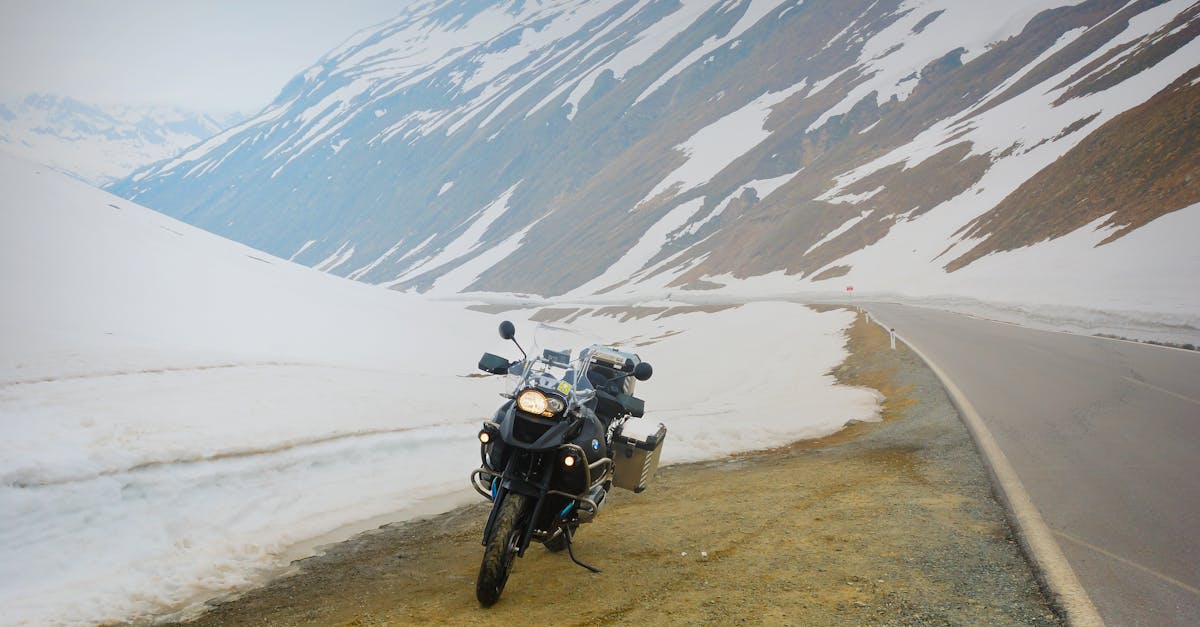 préparez votre moto pour l'hiver avec nos conseils essentiels sur l'hivernage. protégez votre investissement et assurez un démarrage facile au printemps grâce à notre guide sur l'hivernage des motos.