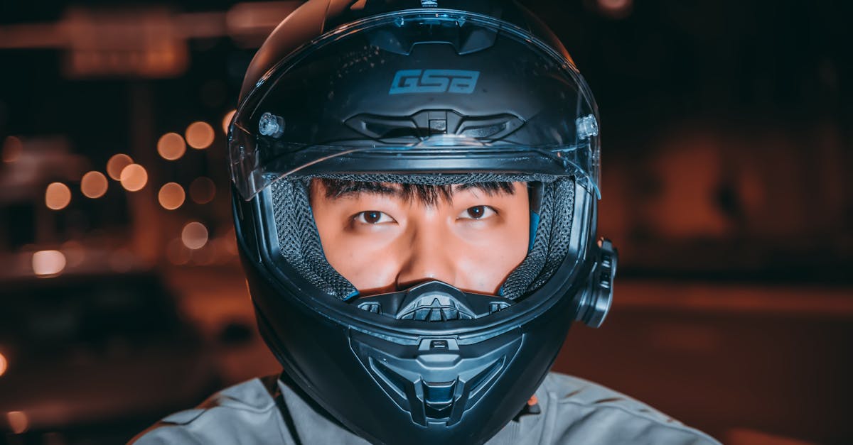 obtenez des informations complètes sur l'assurance pour motos, y compris les options de couverture, les devis, et les contacts utiles pour souscrire rapidement et facilement à votre assurance moto.