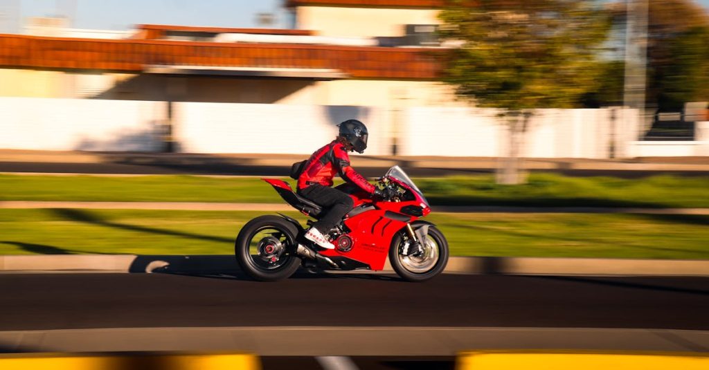 découvrez notre offre d'assurance moto adaptée à vos besoins. protégez votre véhicule et circulez en toute sérénité grâce à nos formules sur-mesure. obtenez un devis gratuit et comparable en quelques clics !