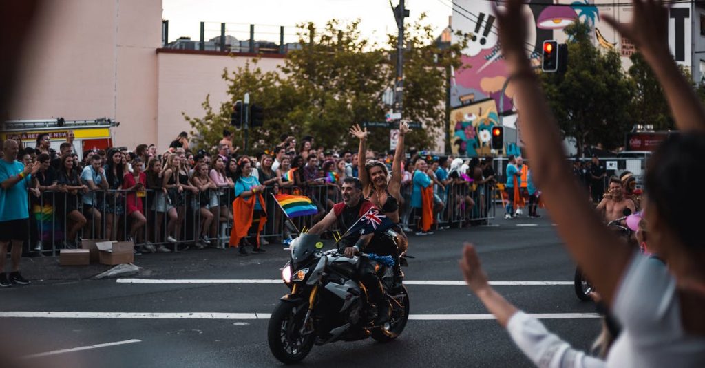 assistez à une démonstration fascinante de motocyclettes, où des pilotes professionnels vous éblouiront par leur habileté et leur passion. découvrez les dernières innovations en matière de motos tout en profitant d'une ambiance dynamique et conviviale.
