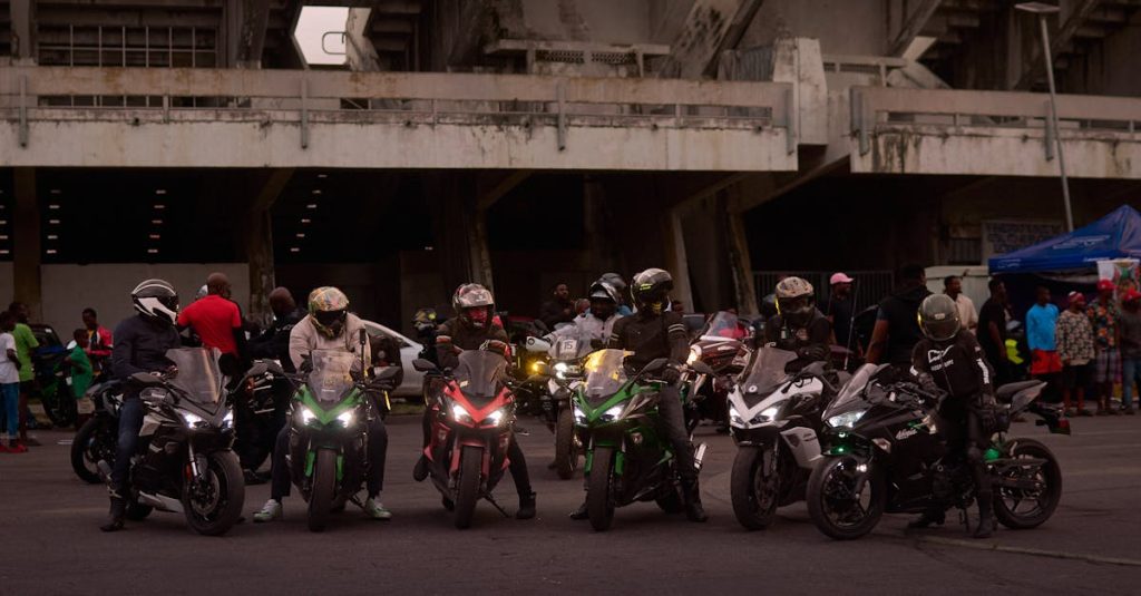 découvrez l'univers passionnant des motocyclistes : astuces de conduite, équipements essentiels, événements à ne pas manquer et conseils pour vivre pleinement votre passion de la moto. rejoignez notre communauté et partagez votre amour pour la route.