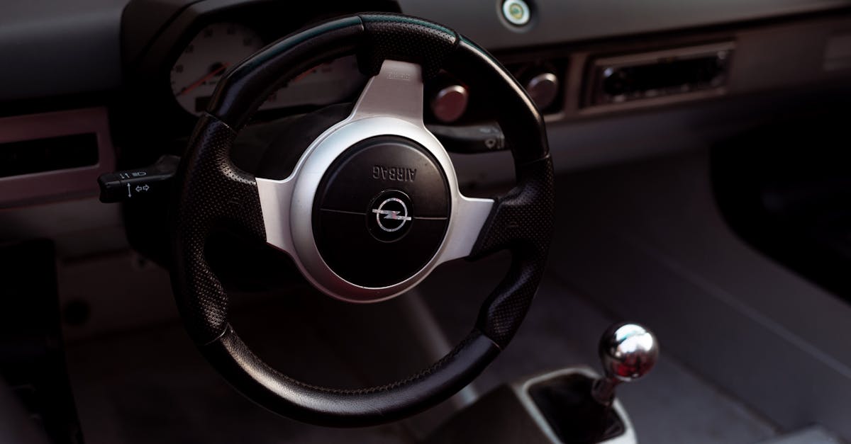 découvrez tout ce que vous devez savoir sur les airbags : leur fonctionnement, leur importance pour la sécurité routière et les dernières innovations technologiques. assurez votre protection en voiture avec ces dispositifs de sécurité essentiels.