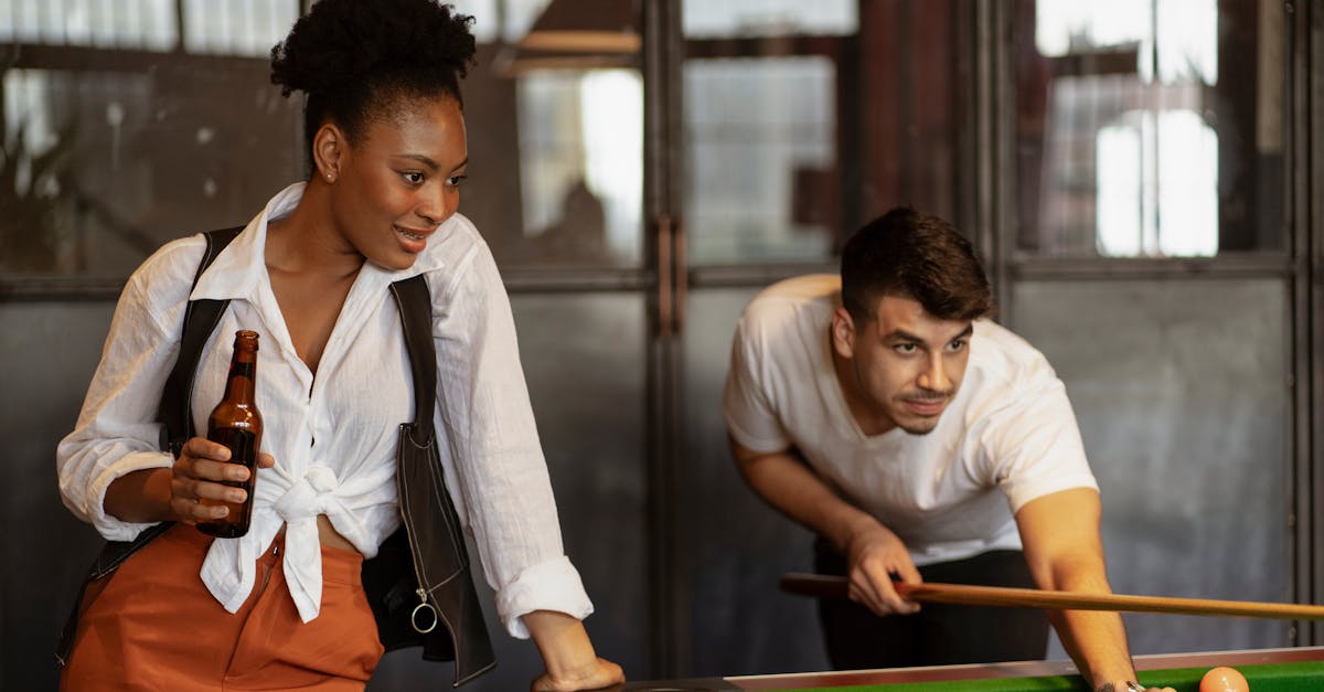 découvrez l'univers décalé de joe bar team, la bande de motards cerclés d'humour et de passion pour la moto. plongez dans leurs aventures hilarantes et les tribulations de ces personnages attachants qui repoussent les limites de la vitesse et du rire. une série incontournable pour les amateurs de culture biker !