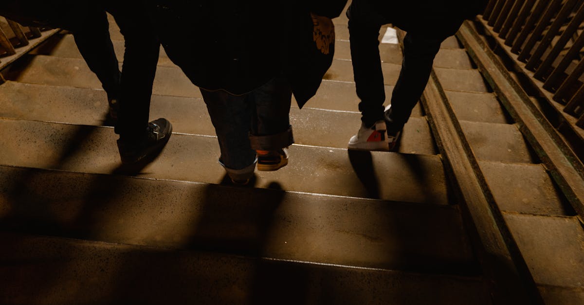 découvrez l'univers déjanté de joe bar team, la bande de motards intrépides qui combine humour, passion de la moto et aventures rocambolesques. plongez dans les histoires hilarantes et les illustrations dynamiques qui font de cette série un incontournable pour tous les amateurs de motos et de rires.