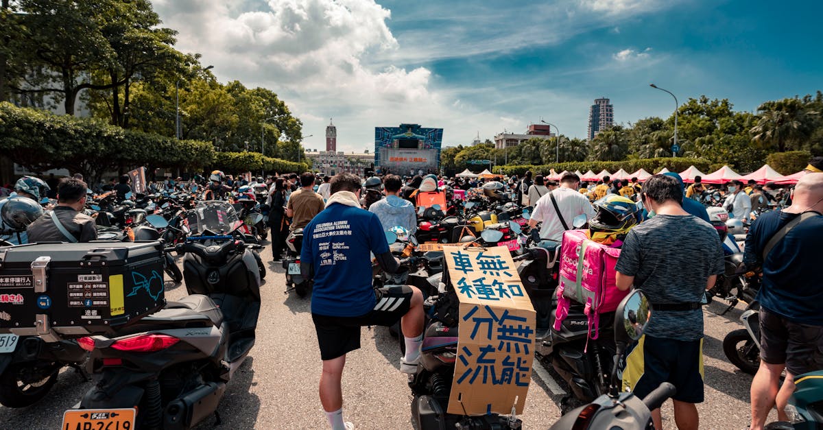 découvrez l'impact des manifestations à moto, des revendications des motards aux enjeux de la sécurité et de la liberté sur la route. plongez dans l'univers des motos en tant qu'outil de contestation et d'affirmation de droits.