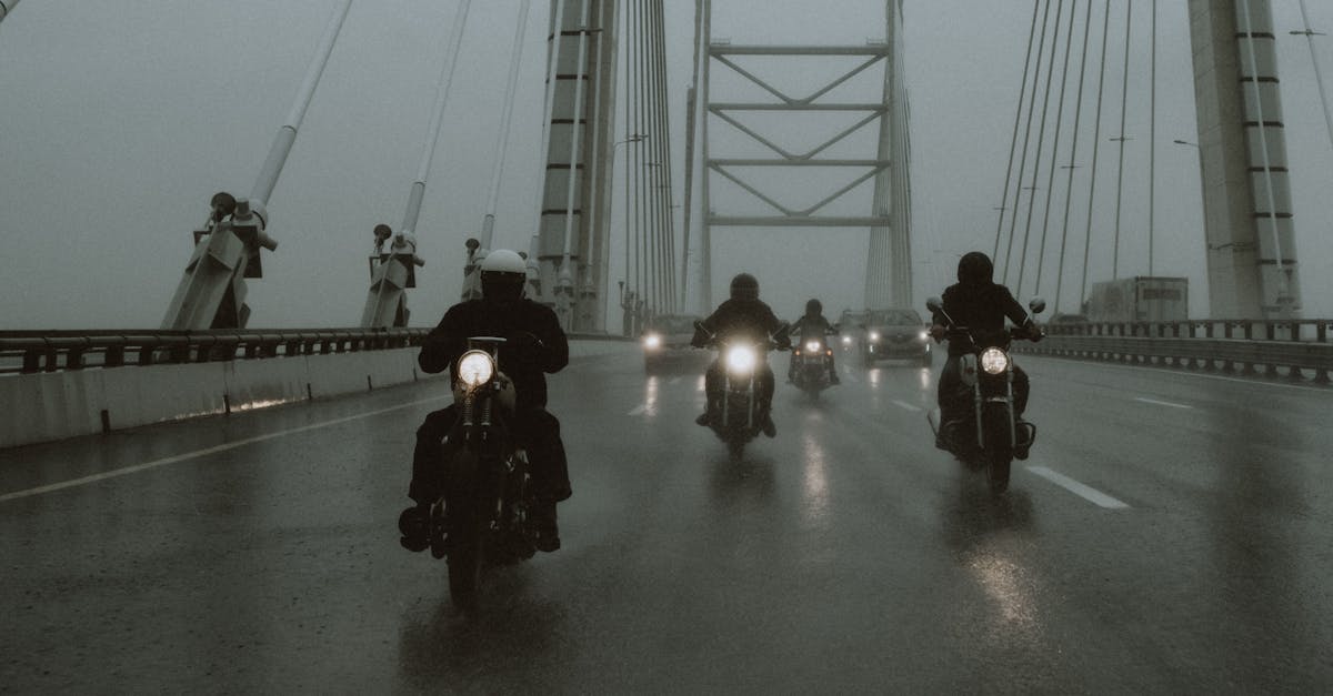 découvrez l'univers des motocyclistes : passion, sécurité, équipements et conseils pour profiter pleinement de vos aventures à moto.