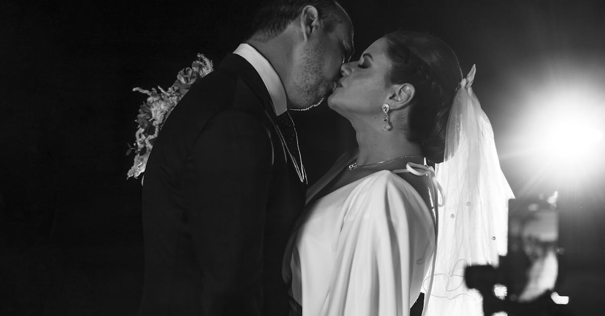 découvrez l'univers fascinant des couples bonus : des histoires de relations atypiques, d'amour partagé et d'expériences enrichissantes. explorez les dynamiques, les défis et les joies de ce type de partenariat qui défie les conventions traditionnelles.