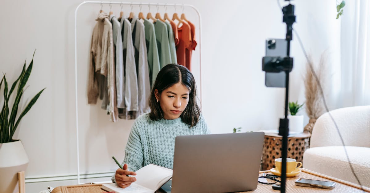 découvrez le rôle essentiel d'un claims manager dans la gestion des sinistres. apprenez comment ce professionnel optimise les processus de réclamation, assure la satisfaction des clients et contribue à la rentabilité des entreprises. explorez les compétences clés et les défis du métier.