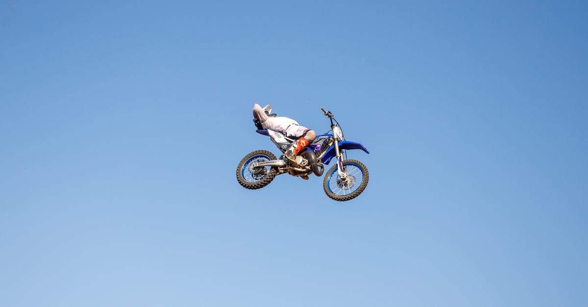 découvrez les coûts d'assurance moto pour les jeunes conducteurs et apprenez comment trouver la meilleure couverture au meilleur prix. comparez les options et adaptez votre assurance à votre budget tout en roulant en toute sécurité.