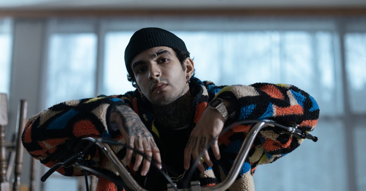 découvrez les coûts d'assurance moto pour les jeunes conducteurs et profitez de conseils pratiques pour choisir la meilleure couverture tout en maîtrisant votre budget.