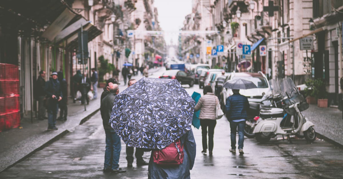 préparez votre moto pour l'hiver avec notre guide complet sur la hivernisation. découvrez des astuces essentielles pour protéger votre machine des intempéries, conserver sa performance et garantir un démarrage facile au printemps.