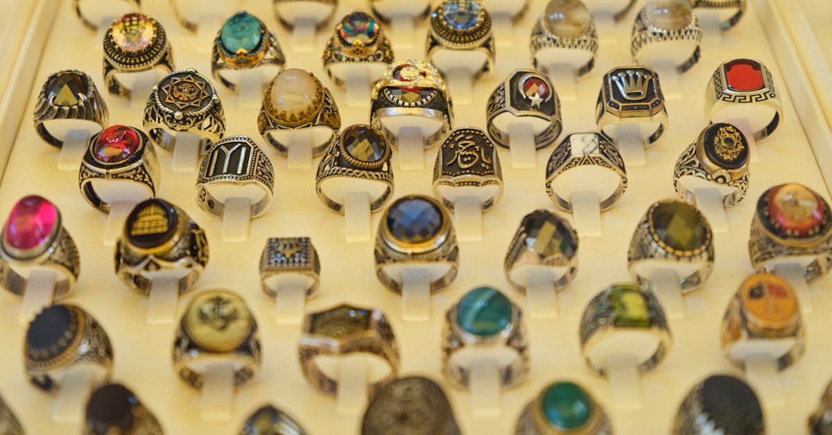 découvrez les merveilles de l'opale, cette pierre précieuse aux reflets chatoyants et aux couleurs variées. apprenez tout sur ses propriétés, son histoire fascinante et comment l'intégrer dans vos créations joaillières ou votre décoration.