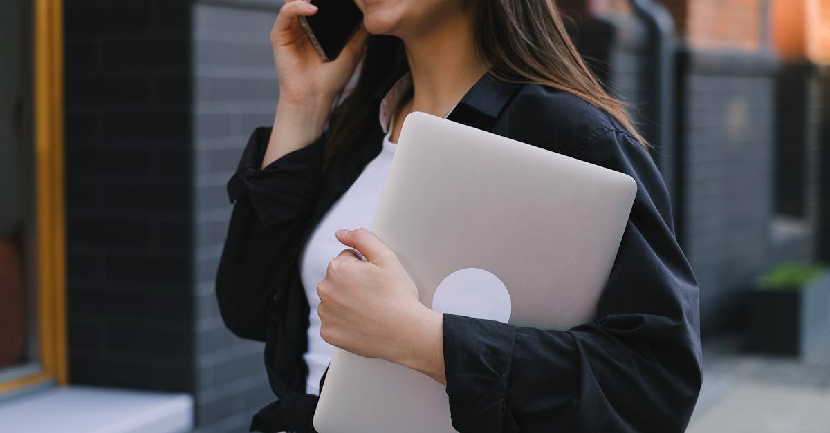 découvrez l'importance de la communication professionnelle pour améliorer vos interactions au travail, renforcer vos relations d'équipe et optimiser votre efficacité. apprenez des stratégies clés pour communiquer avec clarté, confiance et impact.