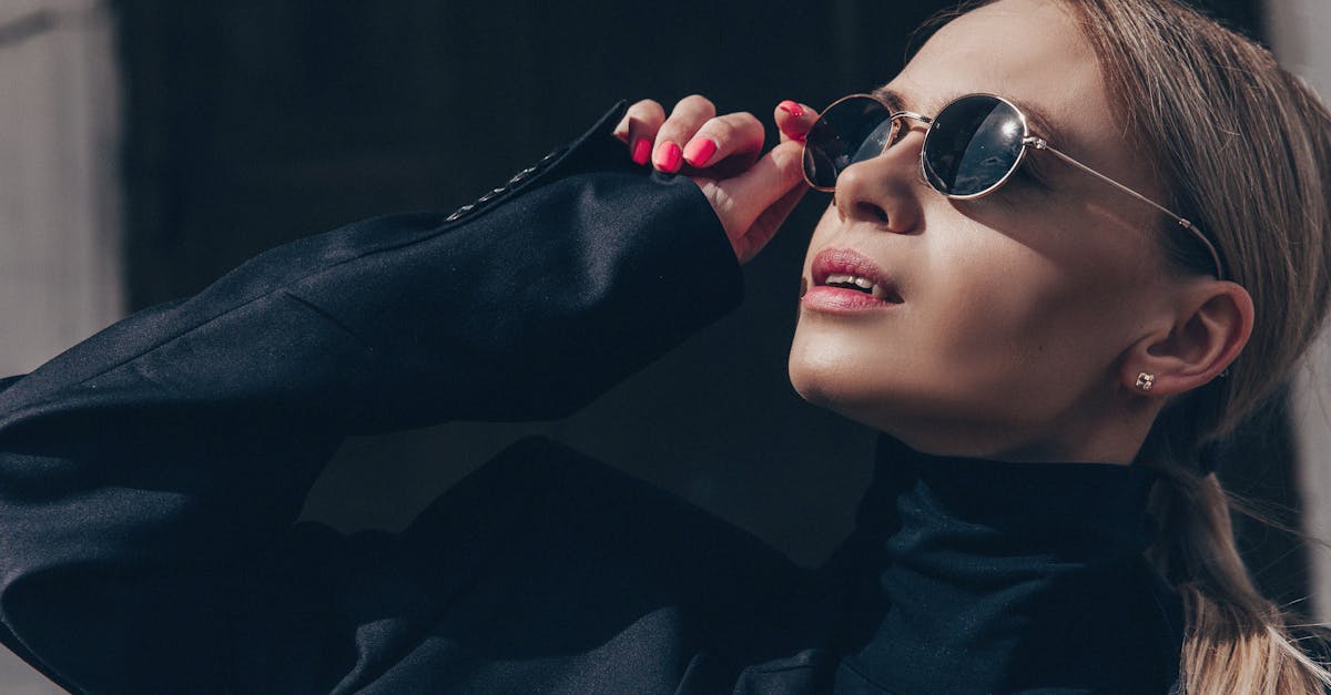 découvrez notre collection de lunettes de soleil tendance, alliant style et protection pour tous vos looks d'été. trouvez la paire parfaite qui complétera votre tenue tout en vous protégeant des rayons uv.