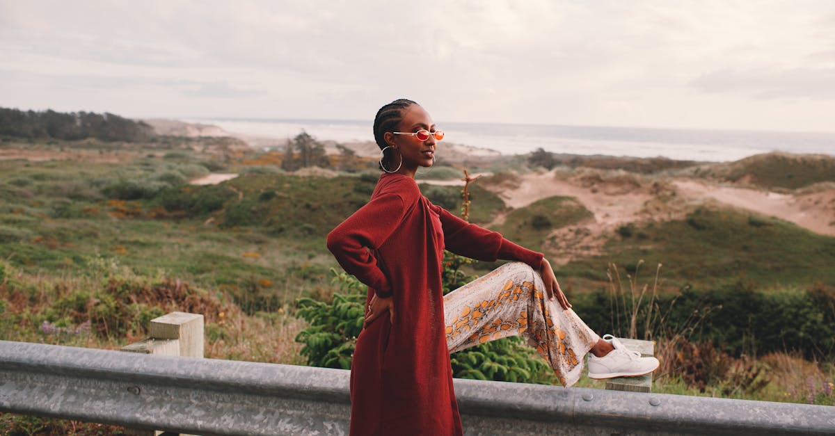 découvrez notre collection de lunettes de soleil élégantes et tendance, conçues pour protéger vos yeux tout en ajoutant une touche de style à vos tenues. idéales pour vos sorties en été ou vos voyages, nos lunettes s'adaptent à toutes les formes de visage et vous garantissent un look chic et sophistiqué.