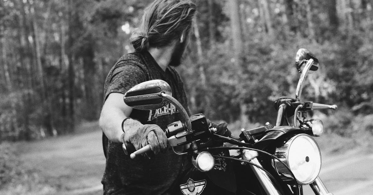 découvrez notre assurance motos vintage, conçue spécialement pour protéger votre précieuse monture ancienne tout en vous offrant une couverture adaptée à vos besoins. roulez l'esprit tranquille avec des tarifs compétitifs et un service personnalisé.