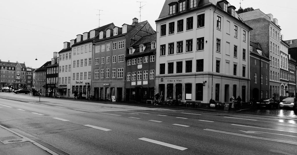 découvrez comment devenir un partenaire commercial influent et maximiser votre succès grâce à des stratégies innovantes et des collaborations durables.