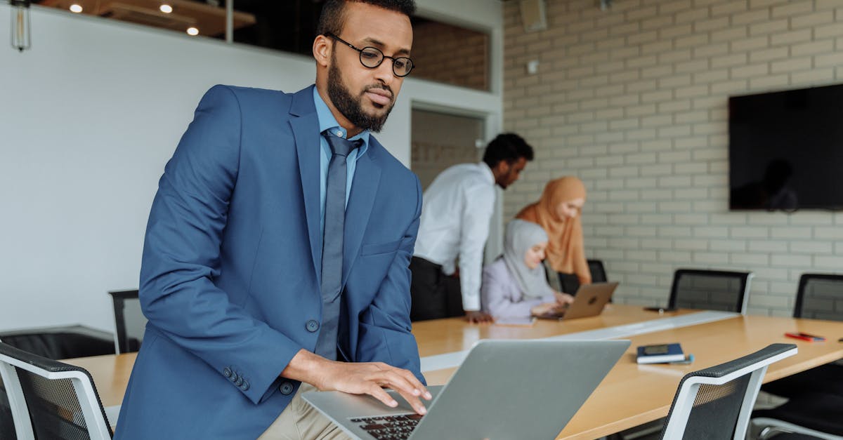 découvrez l'importance de la communication commerciale pour optimiser vos stratégies de vente. apprenez à établir des relations solides avec vos clients et à promouvoir vos produits de manière efficace grâce à des techniques éprouvées.