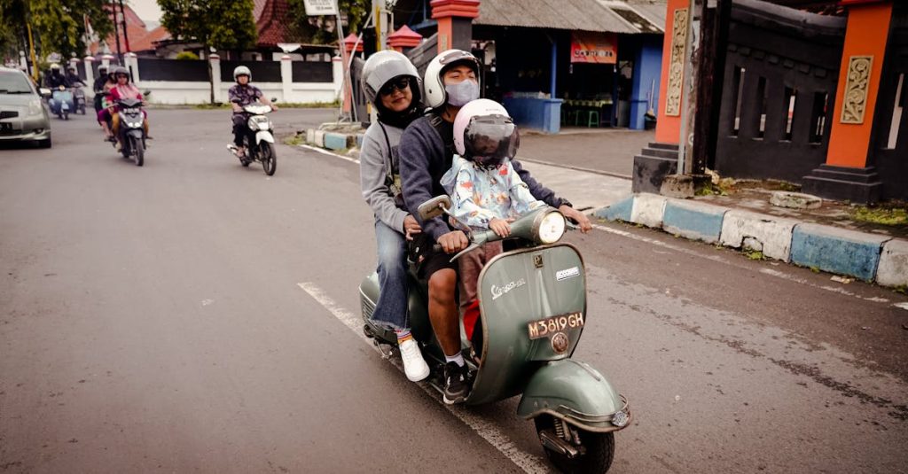 découvrez notre assurance moto adaptée à vos besoins. protégez votre véhicule tout en bénéficiant de tarifs compétitifs et d'une couverture complète. obtenez un devis rapide et roulez en toute sérénité.