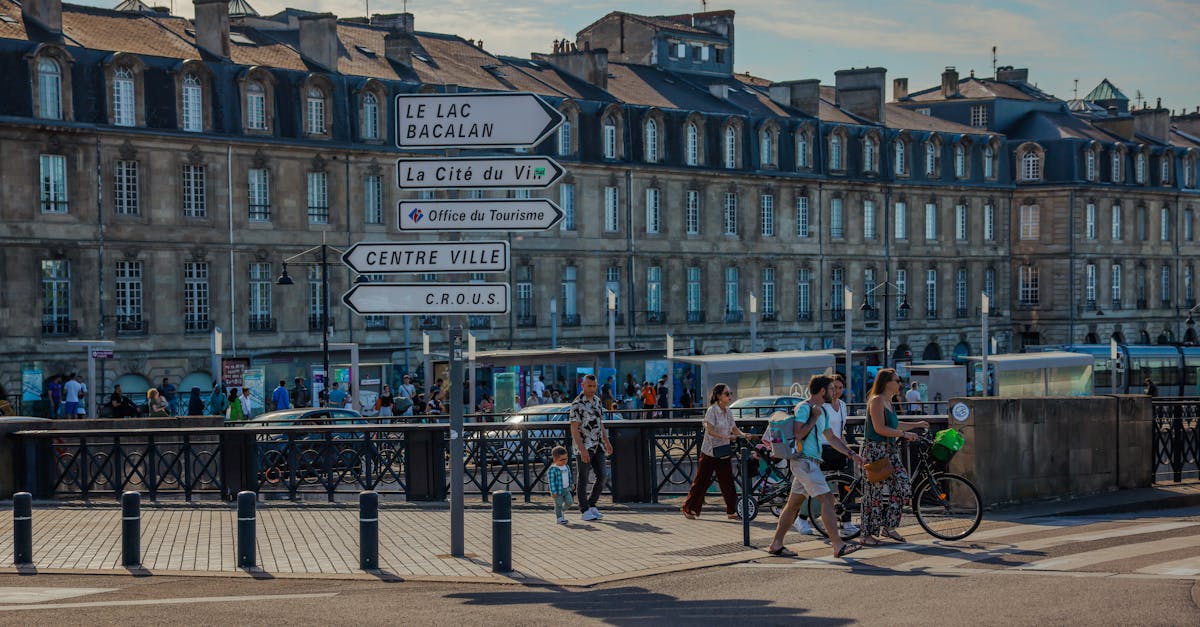 découvrez bordeaux, une ville emblématique de france, célèbre pour ses vins prestigieux, son architecture historique et sa gastronomie raffinée. explorez ses quartiers charmants, sa culture dynamique et ses paysages pittoresques, tout en profitant d'une expérience inoubliable au cœur de la nouvelle-aquitaine.
