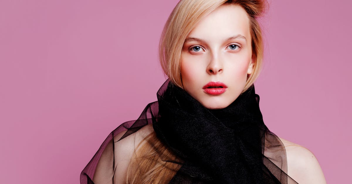 découvrez l'univers du maquillage avec nos conseils, astuces et tendances. apprenez à sublimer votre beauté naturelle grâce à des techniques adaptées et des produits de qualité. que vous soyez débutante ou passionnée, trouvez l'inspiration pour créer des looks époustouflants.