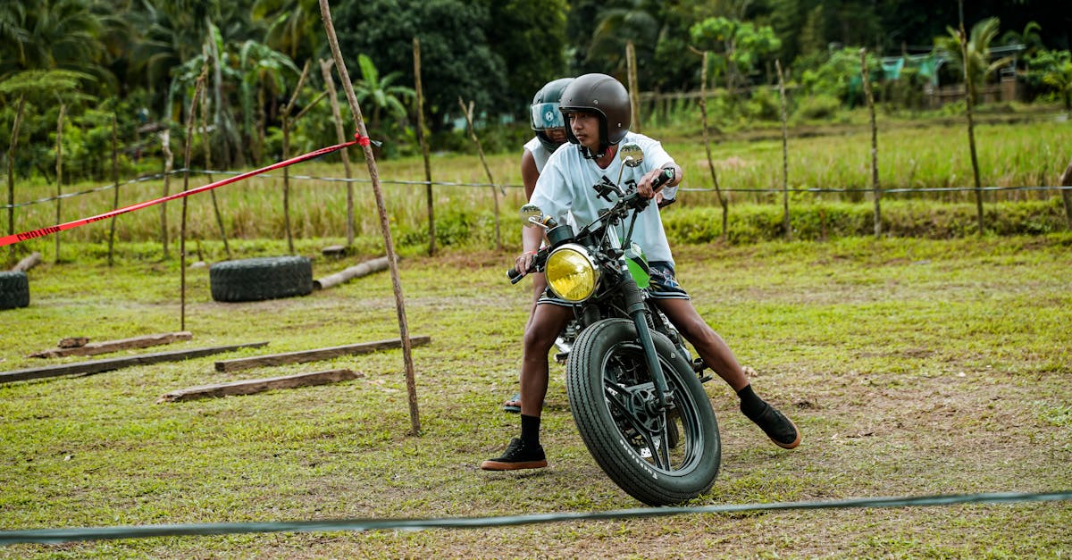 revivez l'excitation d'une poursuite à moto palpitante, pleine d'adrénaline et de technologie, où la vitesse et l'habileté se rencontrent pour un affrontement intense sur deux roues.