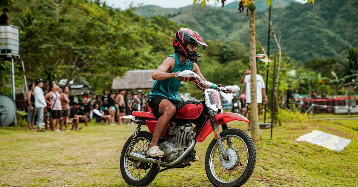 plongez dans l'action palpitante d'une course-poursuite à moto, où adrénaline et vitesse se rencontrent. découvrez des manœuvres audacieuses, des paysages urbains époustouflants et des moments de tension intense qui vous tiendront en haleine.