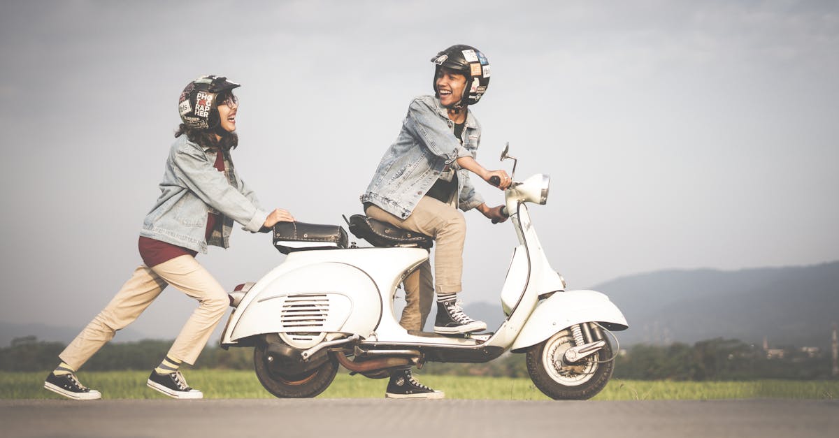 découvrez notre sélection de casques de scooter alliant sécurité, confort et style. conçus pour les passionnés de la route, nos casques respectent les normes de sécurité tout en offrant un design moderne. protégez-vous avec élégance lors de vos trajets en scooter.