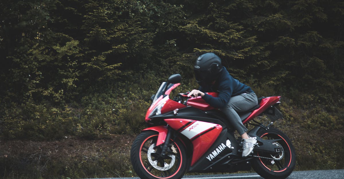 découvrez la yamaha mt-07, une moto agile et puissante, idéale pour les passionnés de sensations fortes. avec son design moderne et son moteur performant, la mt-07 offre une expérience de conduite exceptionnelle, que ce soit en ville ou sur route. parfaite pour les débutants comme pour les motards confirmés, elle allie confort, style et technologie avancée.