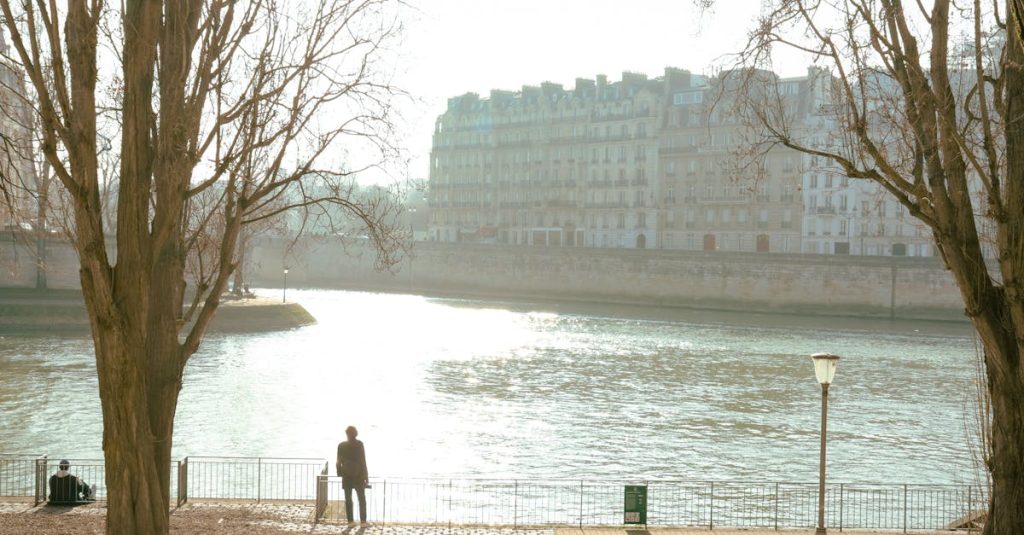 découvrez april paris, une marque emblématique française alliant élégance et modernité. plongez dans un univers de mode où créativité et style se rencontrent pour vous offrir des pièces uniques qui subliment votre garde-robe.