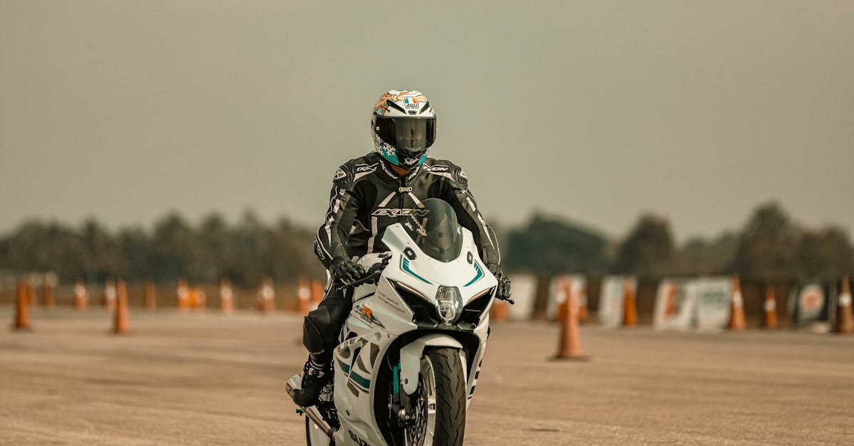 découvrez les meilleures options d'assurance pour votre moto. protégez-vous et votre véhicule avec des couvertures adaptées à vos besoins. obtenez des devis comparatifs et roulez l'esprit tranquille!