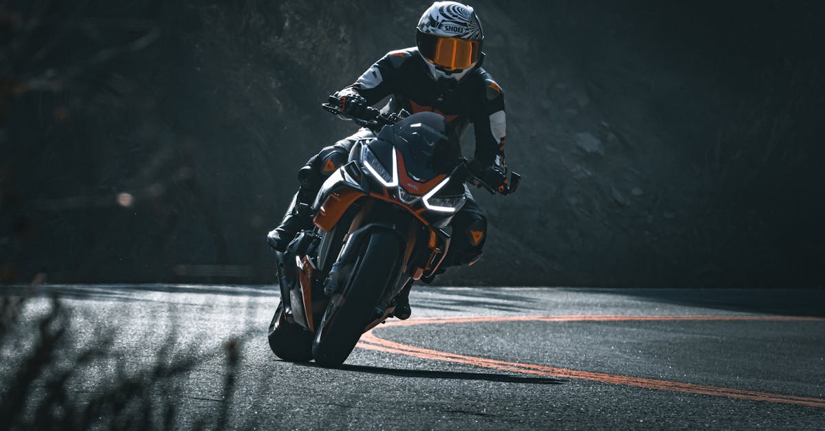découvrez l'univers des sportives avec notre sélection de motos sportives performantes. alliant puissance, agilité et design avant-gardiste, plongez dans la passion de la vitesse et ne manquez pas nos conseils pour choisir la moto qui vous correspond.