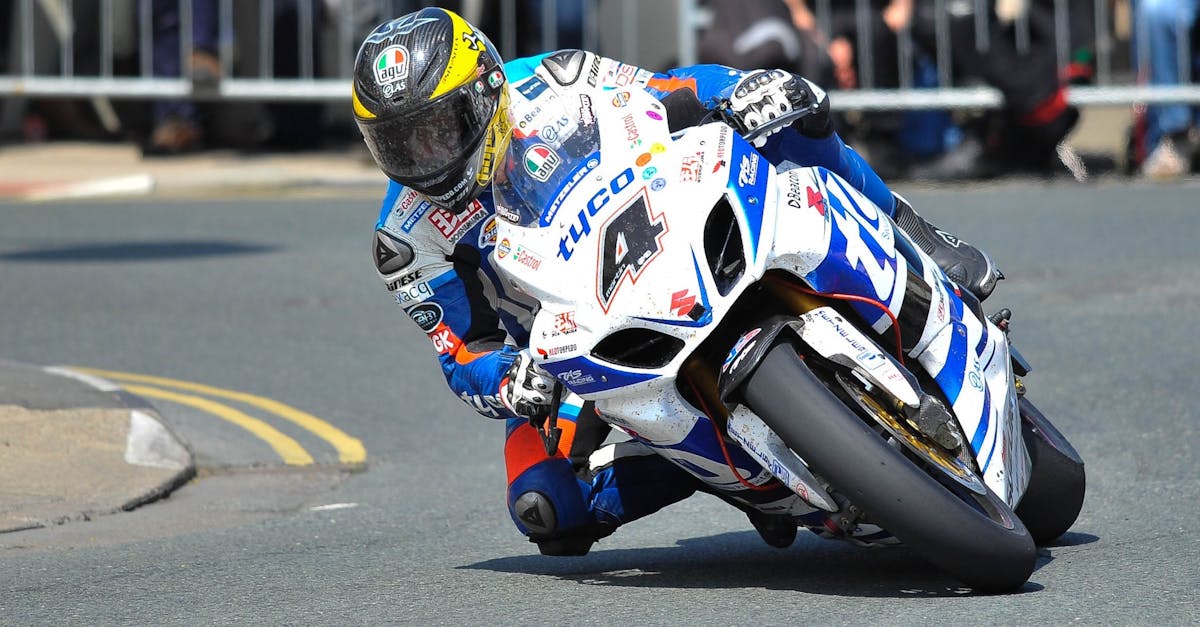 découvrez notre sélection de motos de sport performantes et élégantes, conçues pour les passionnés de vitesse et d'adrénaline. explorez des modèles innovants, des caractéristiques techniques avancées et profitez de sensations fortes sur chaque virage.