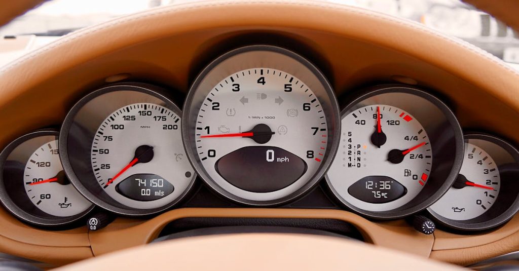 découvrez tout sur le surcroît de kilométrage : comment il affecte votre contrat de location, les frais potentiels et comment l'éviter pour optimiser votre expérience de location de voiture.