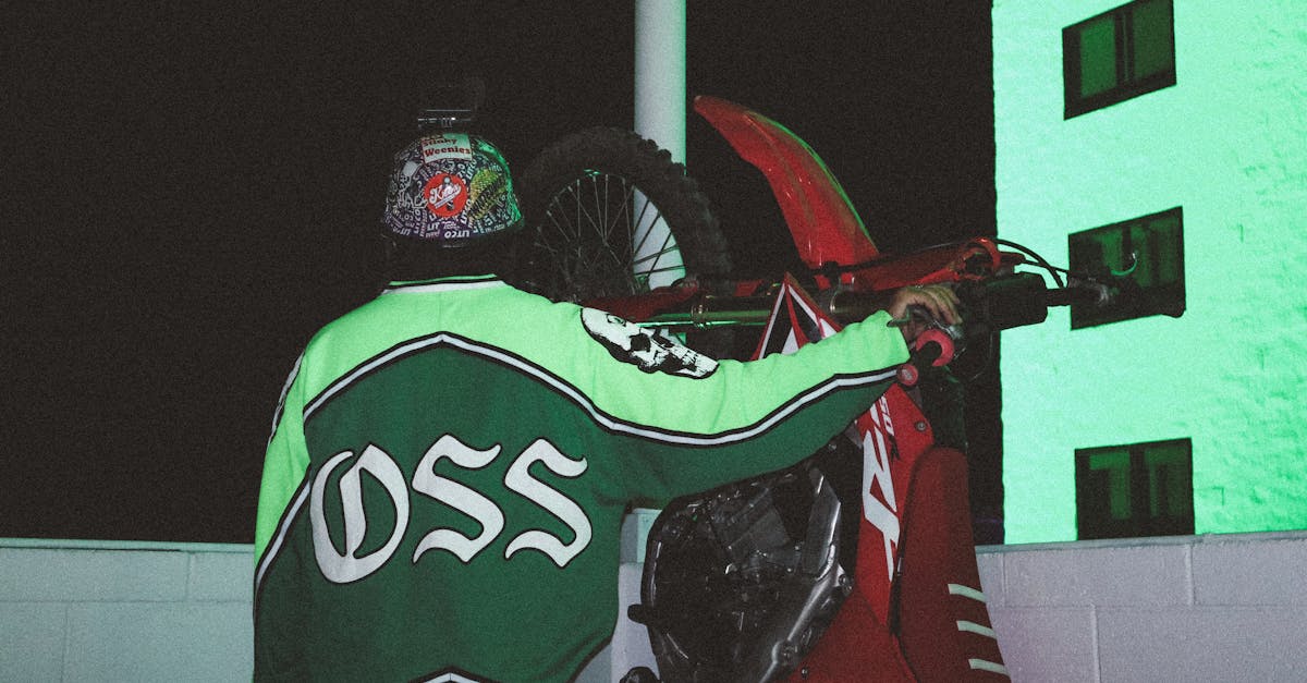 découvrez des citations inspirantes sur les motos qui capturent la liberté et l'esprit d'aventure. parfaites pour les passionnés de deux roues, ces phrases résonnent avec la passion de la conduite et le besoin d'évasion.