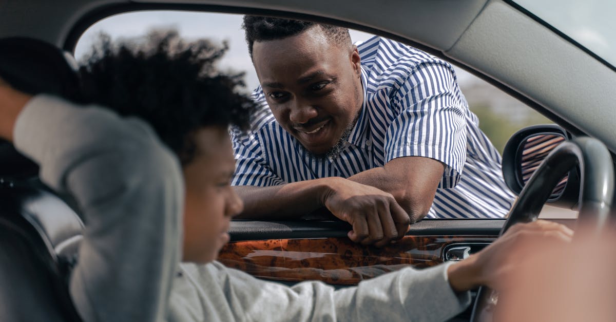 découvrez des conseils et des astuces pour les jeunes conducteurs. apprenez à naviguer dans le monde de la conduite, avec des informations sur la sécurité routière, les assurances et des astuces pour améliorer vos compétences au volant.