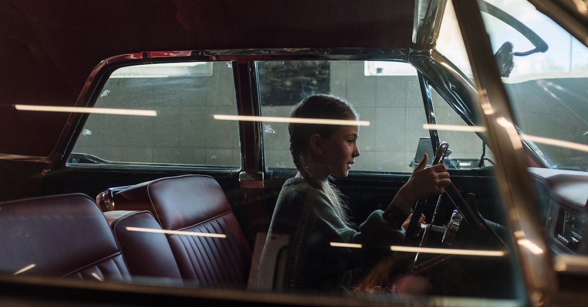 découvrez comment devenir un jeune conducteur responsable grâce à nos conseils pratiques, astuces de sécurité routière et informations essentielles pour bien débuter votre expérience de conduite.